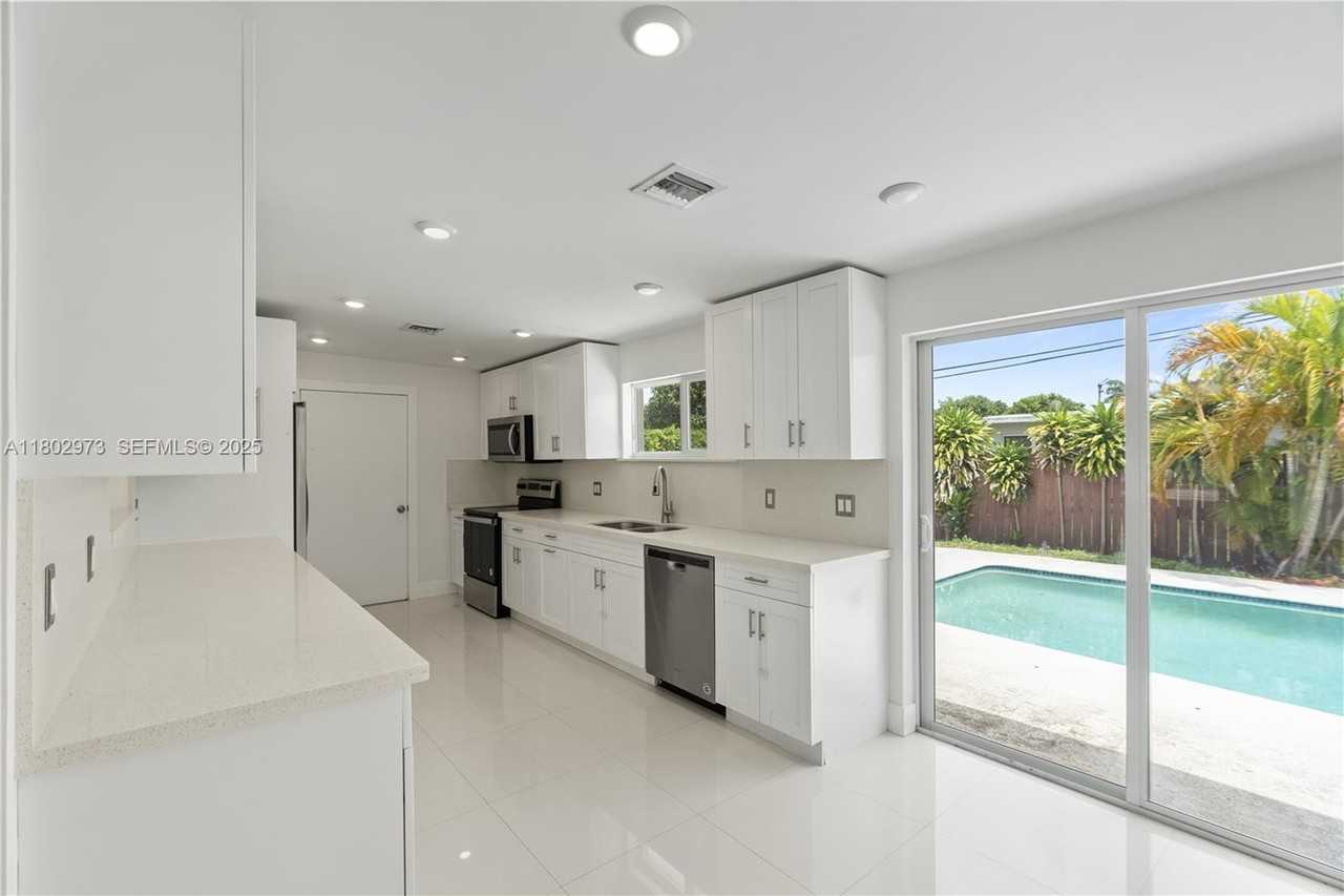 10501 Southwest 53rd Street - Photo 2 of 54