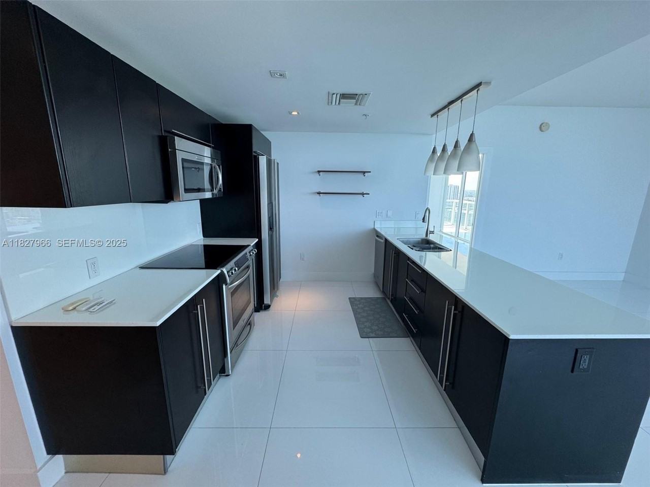 665 Northeast 25th Street #PHI - Photo 3 of 25