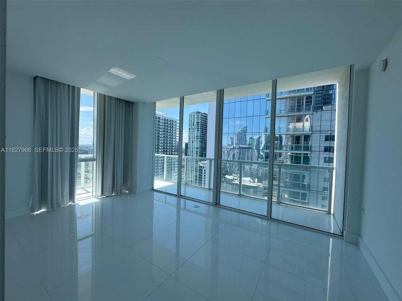 665 Northeast 25th Street #PHI - Photo 4 of 25