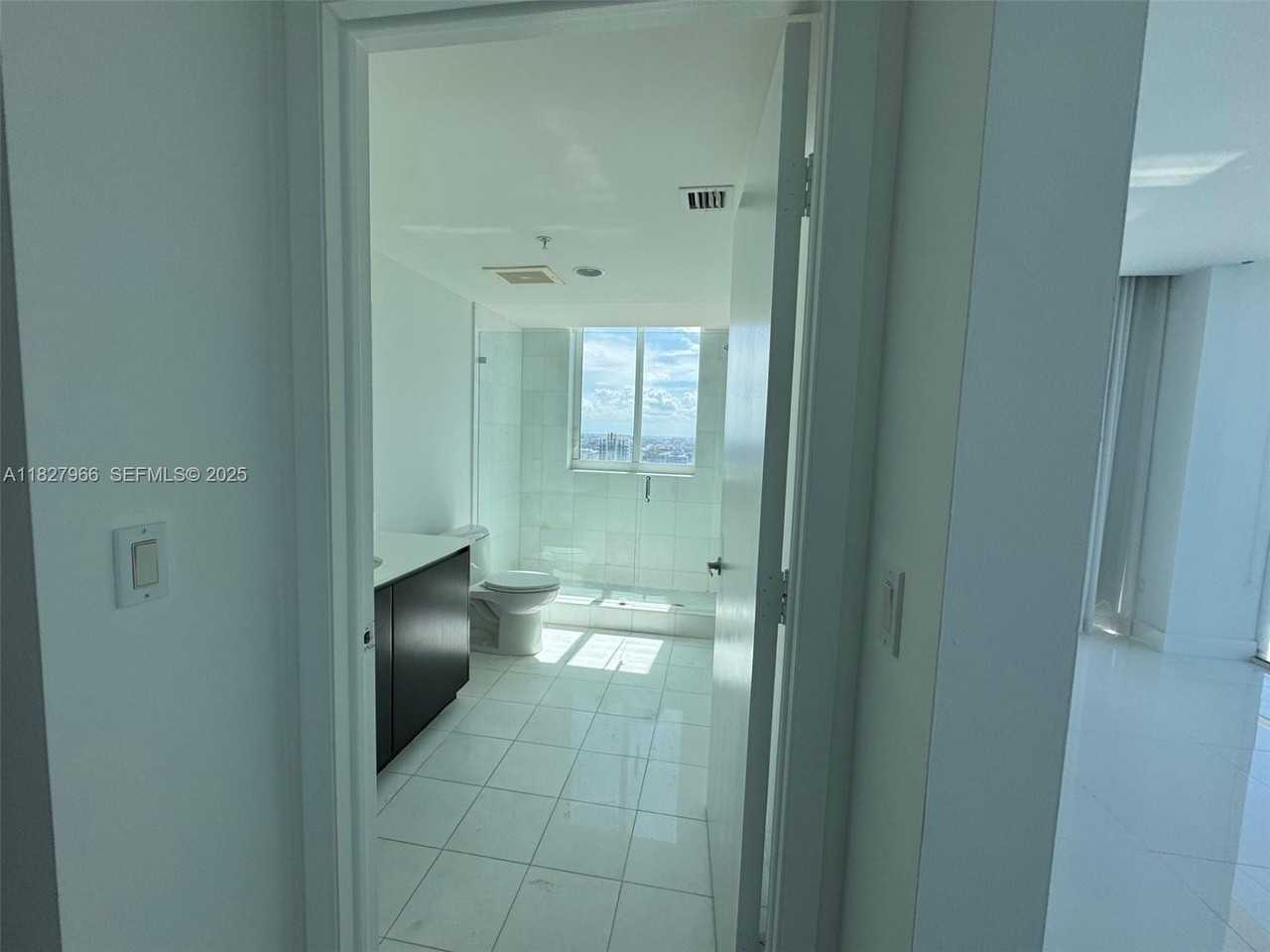 665 Northeast 25th Street #PHI - Photo 5 of 25