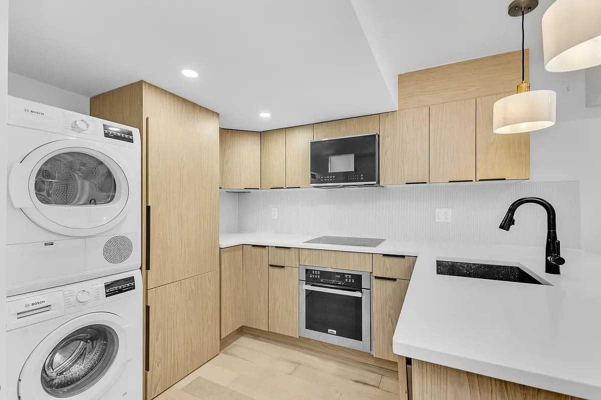 704 8th Ave - Photo 4 of 5