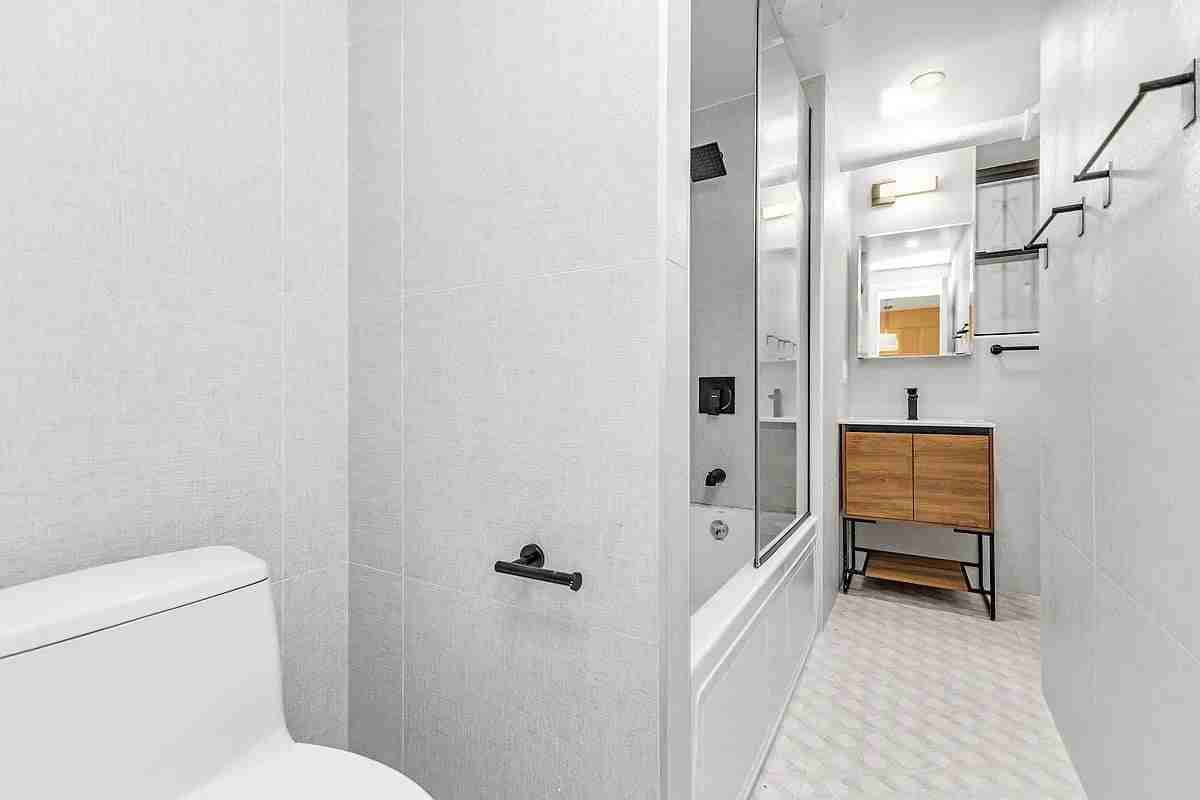 704 8th Ave - Photo 5 of 5