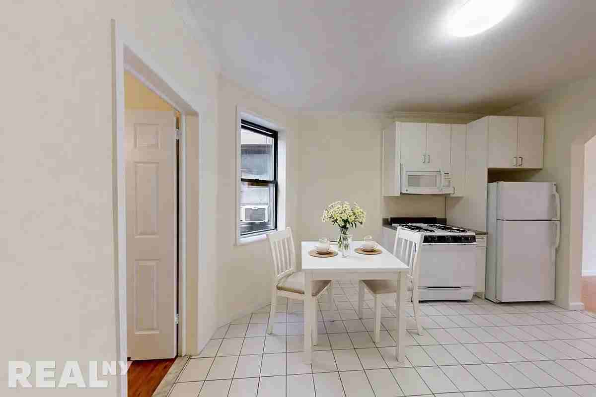 E 38th St #5A - Photo 5 of 6