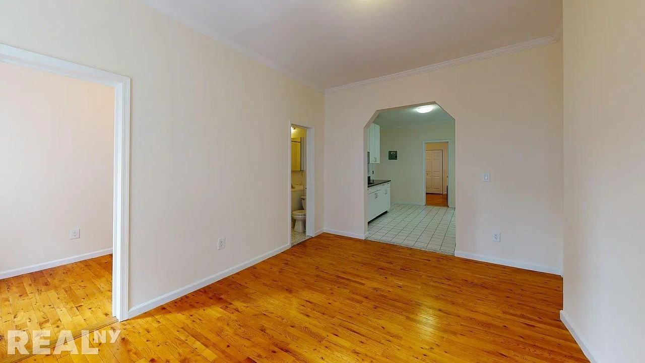 E 38th St #5A - Photo 6 of 6