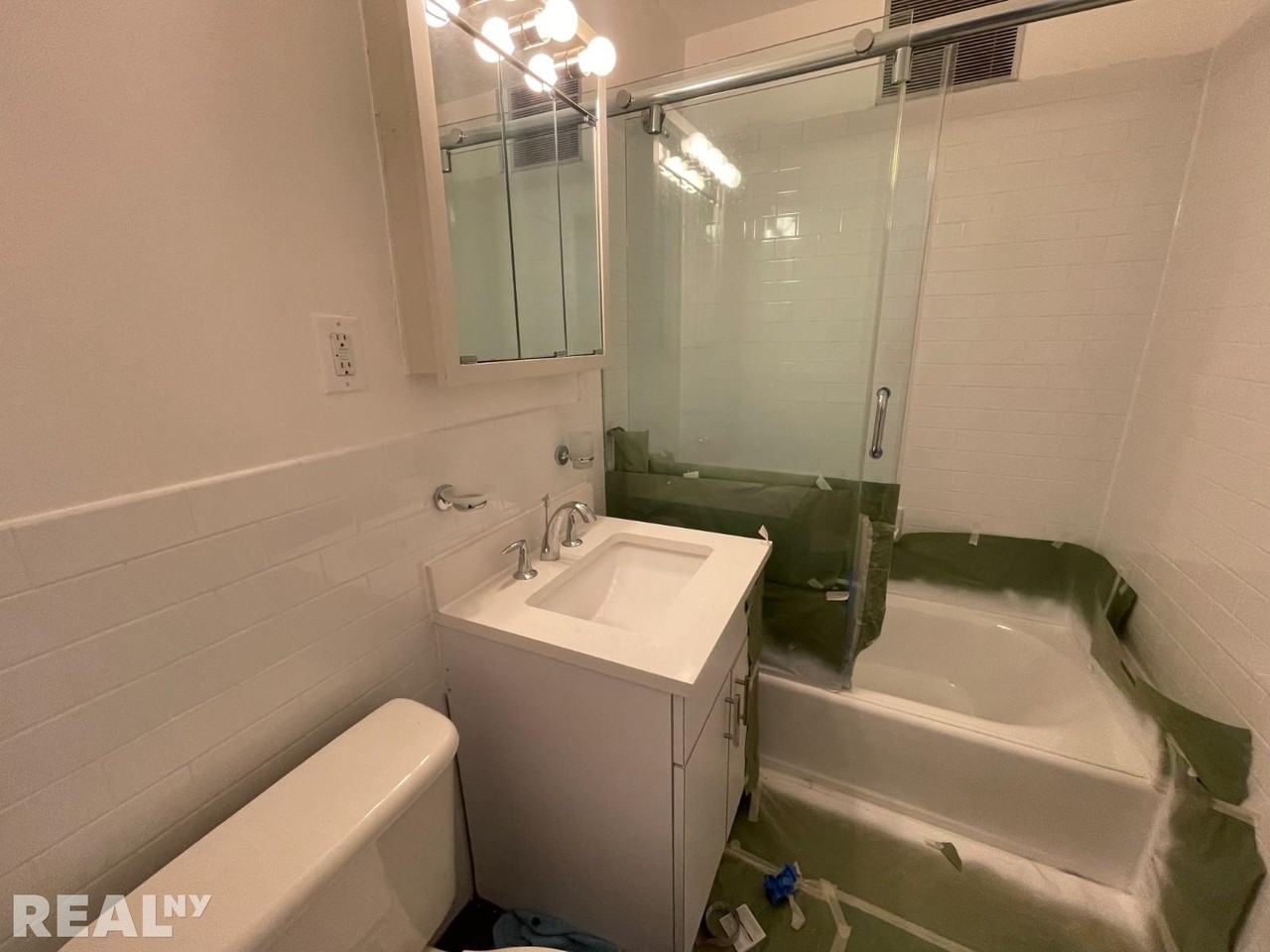 E 81st St #5A - Photo 4 of 6