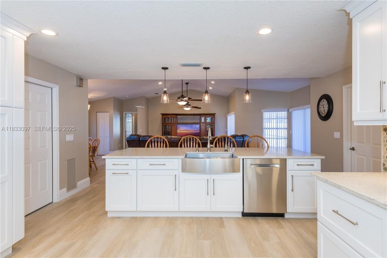 850 Amherst Avenue - Photo 2 of 38