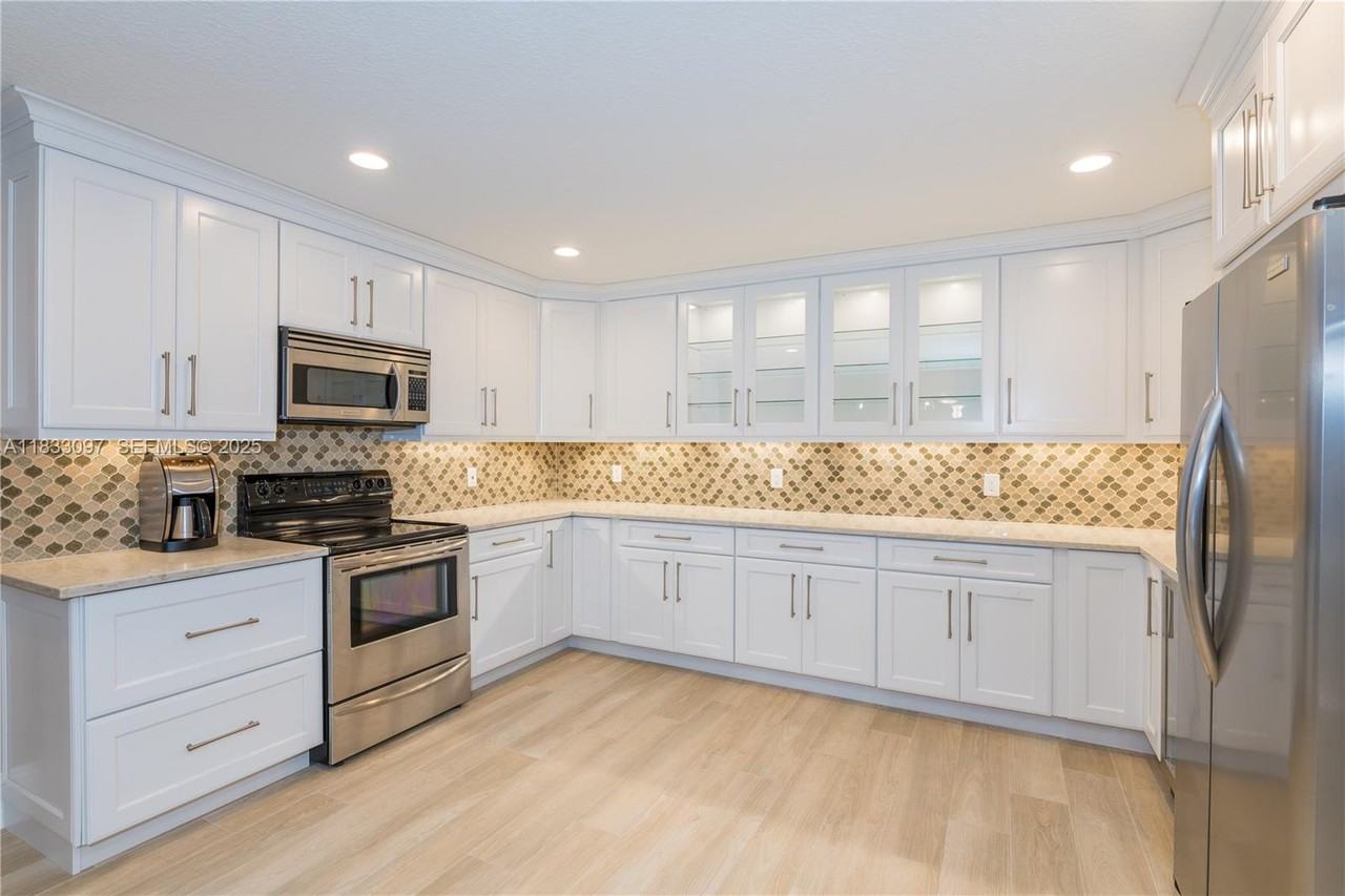 850 Amherst Avenue - Photo 3 of 38