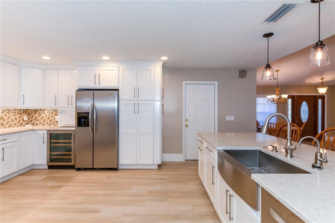 850 Amherst Avenue - Photo 4 of 38