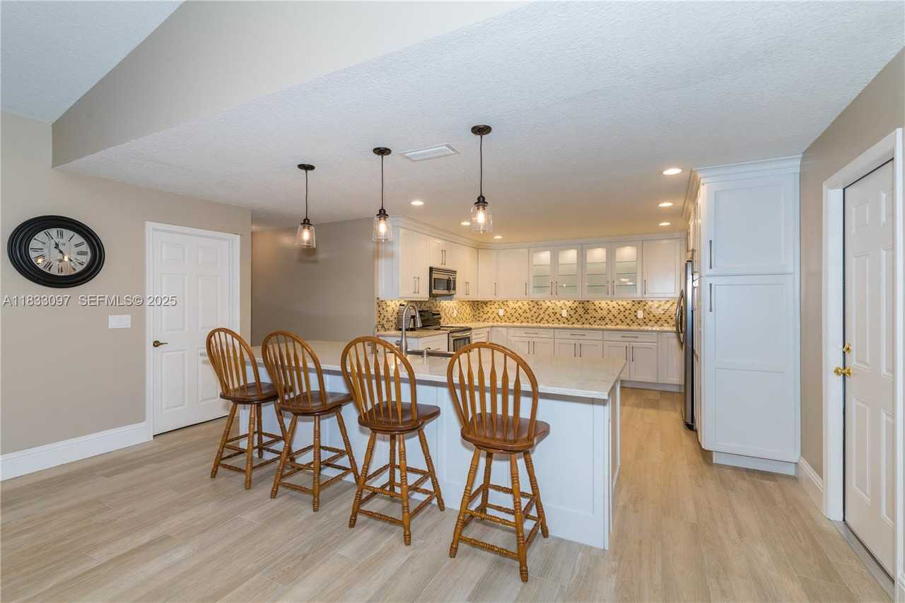 850 Amherst Avenue - Photo 6 of 38