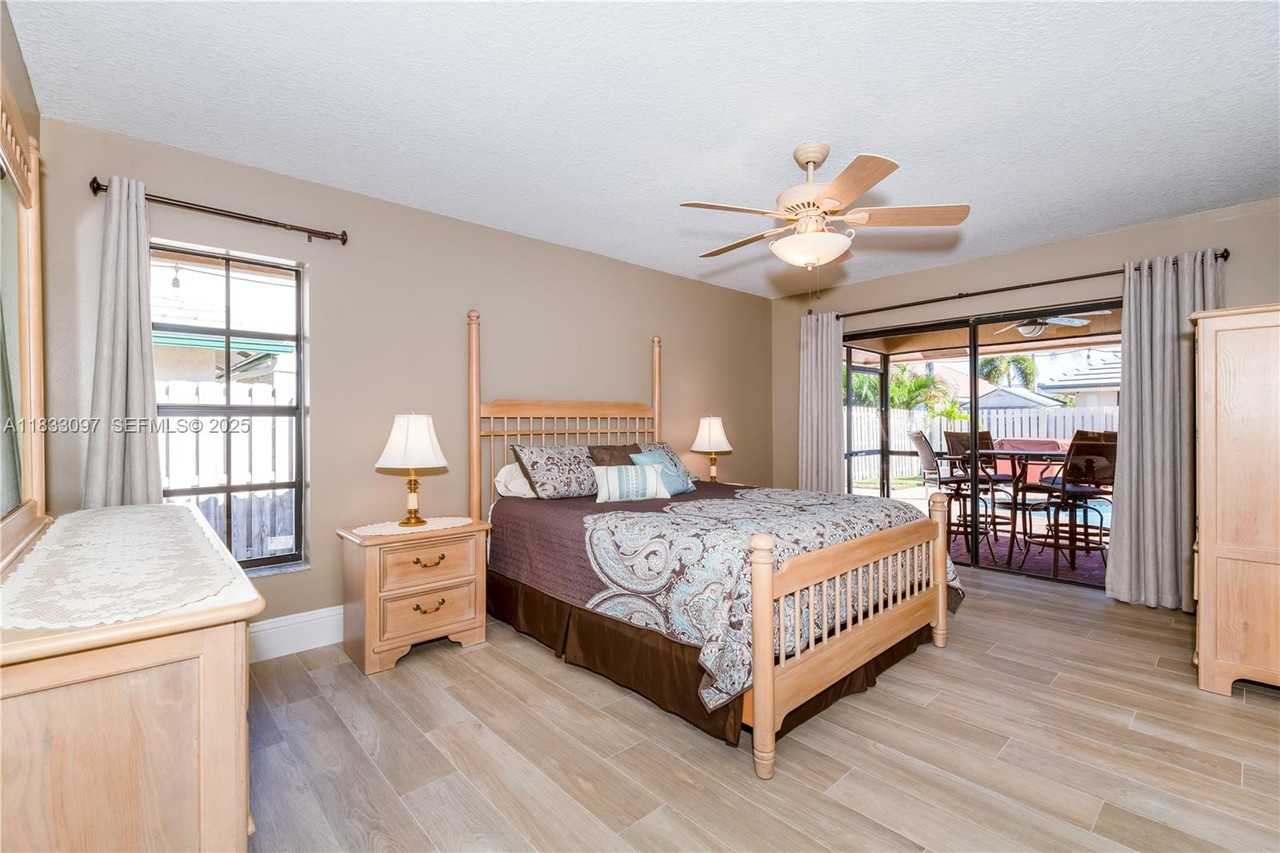 850 Amherst Avenue - Photo 7 of 38