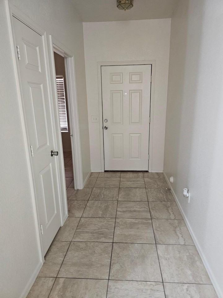 814 W Cholla St - Photo 4 of 14