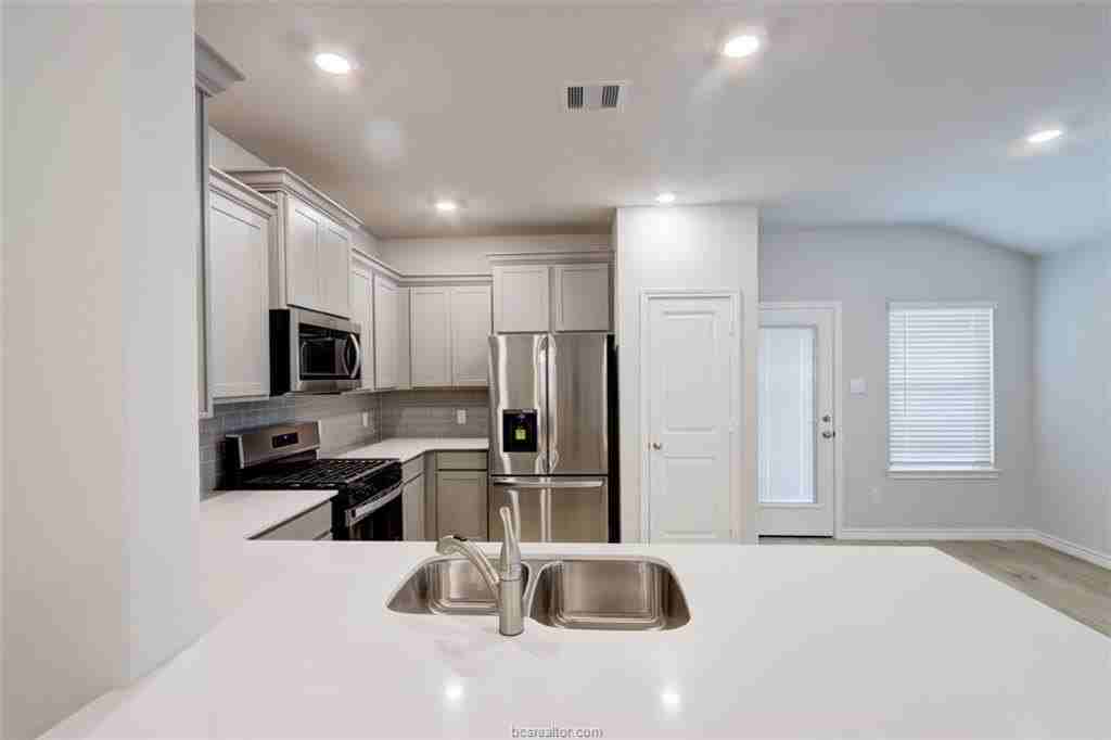 6209 Raleigh Dr - Photo 4 of 27