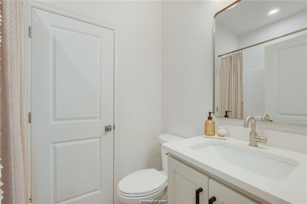 216 Richards St - Photo 7 of 14
