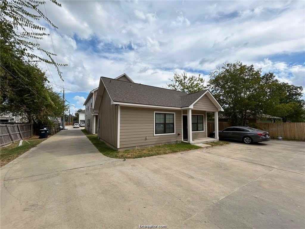 700 Highlands St #B - Photo 2 of 10