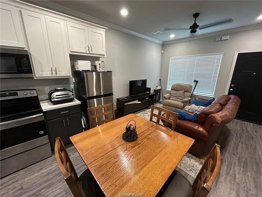 700 Highlands St #B - Photo 4 of 10