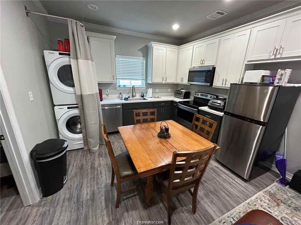 700 Highlands St #B - Photo 5 of 10