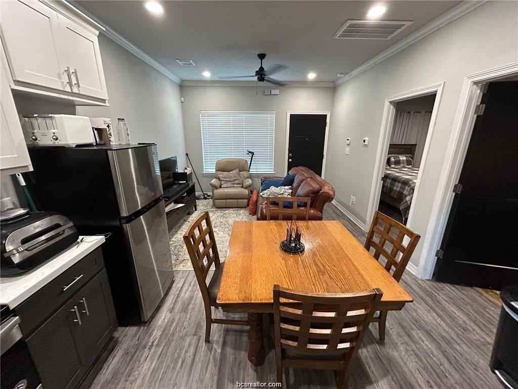 700 Highlands St #B - Photo 6 of 10