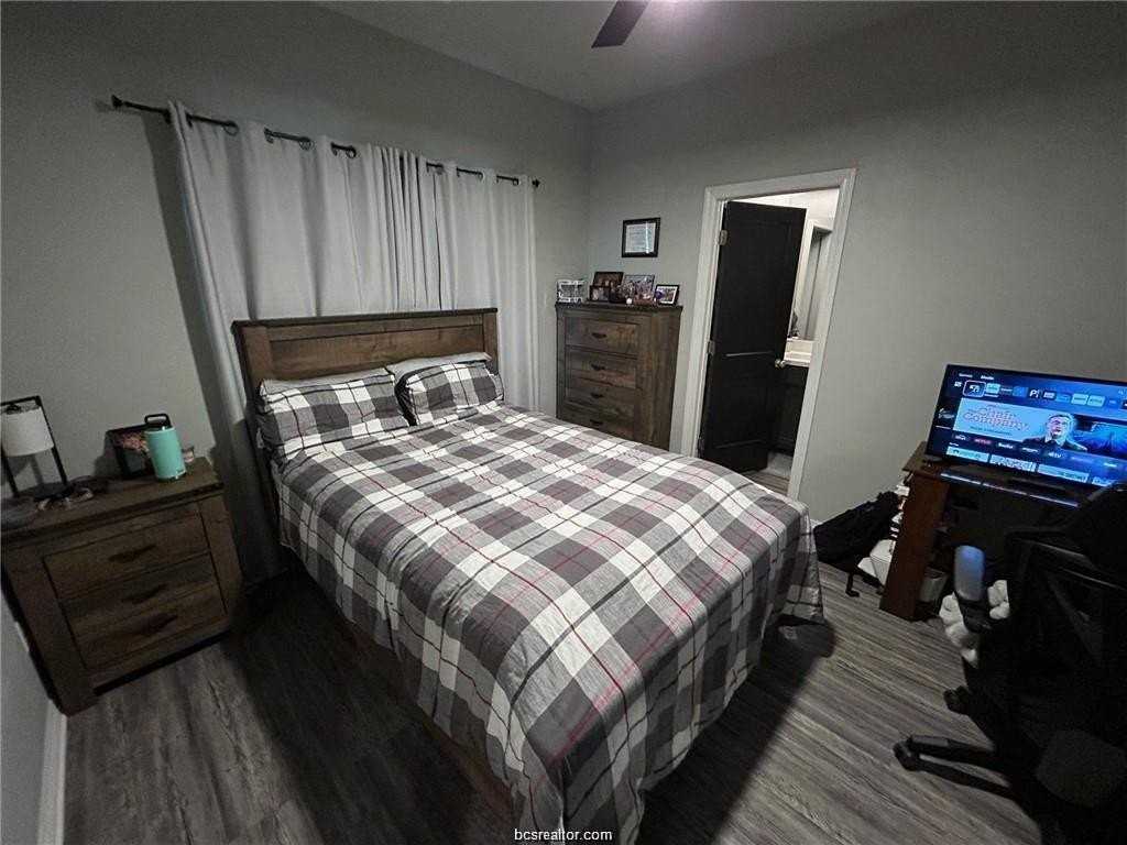 700 Highlands St #B - Photo 7 of 10