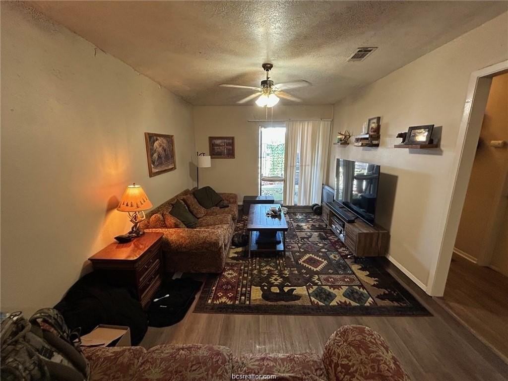 1504 Pine Ridge Dr Apt A - Photo 2 of 15