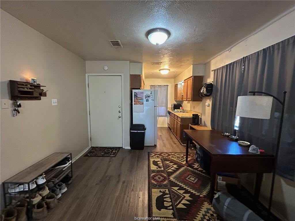 1504 Pine Ridge Dr Apt A - Photo 4 of 15