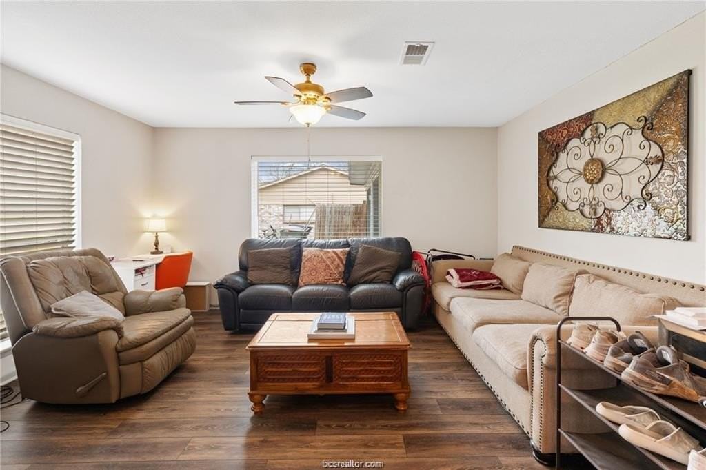 1117 Berkeley St - Photo 5 of 26