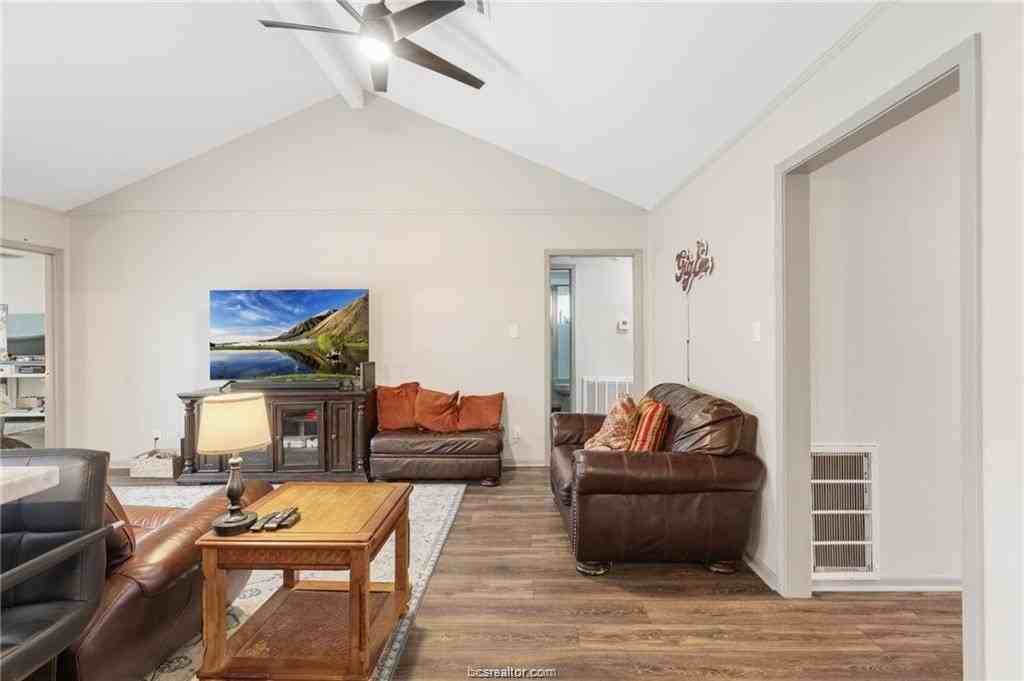 1117 Berkeley St - Photo 7 of 26