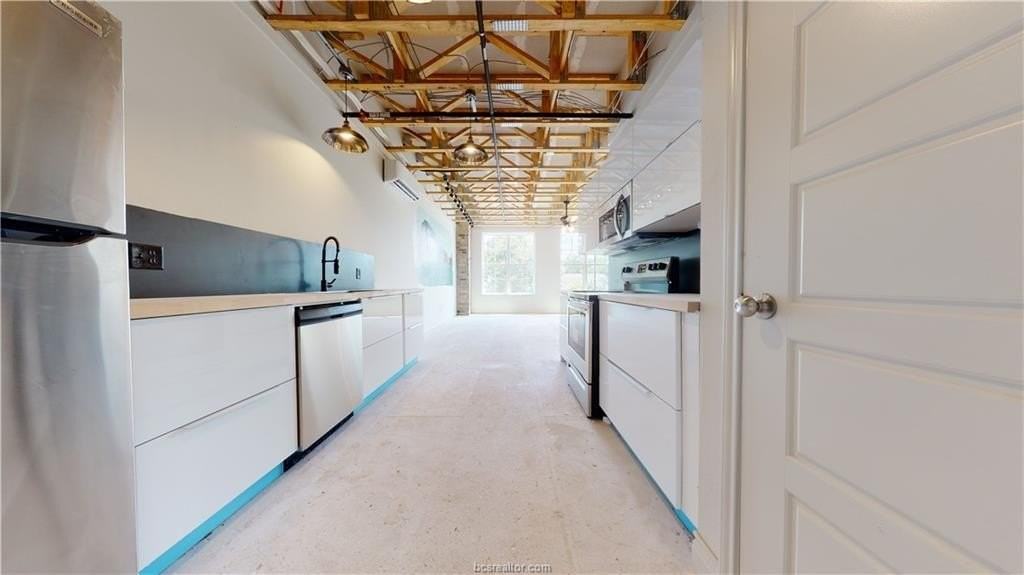 305 W 27th St #227 - Photo 5 of 15