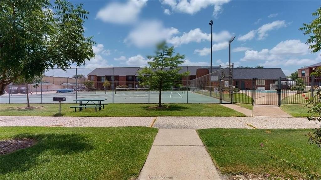 904 University Oaks Blvd #1