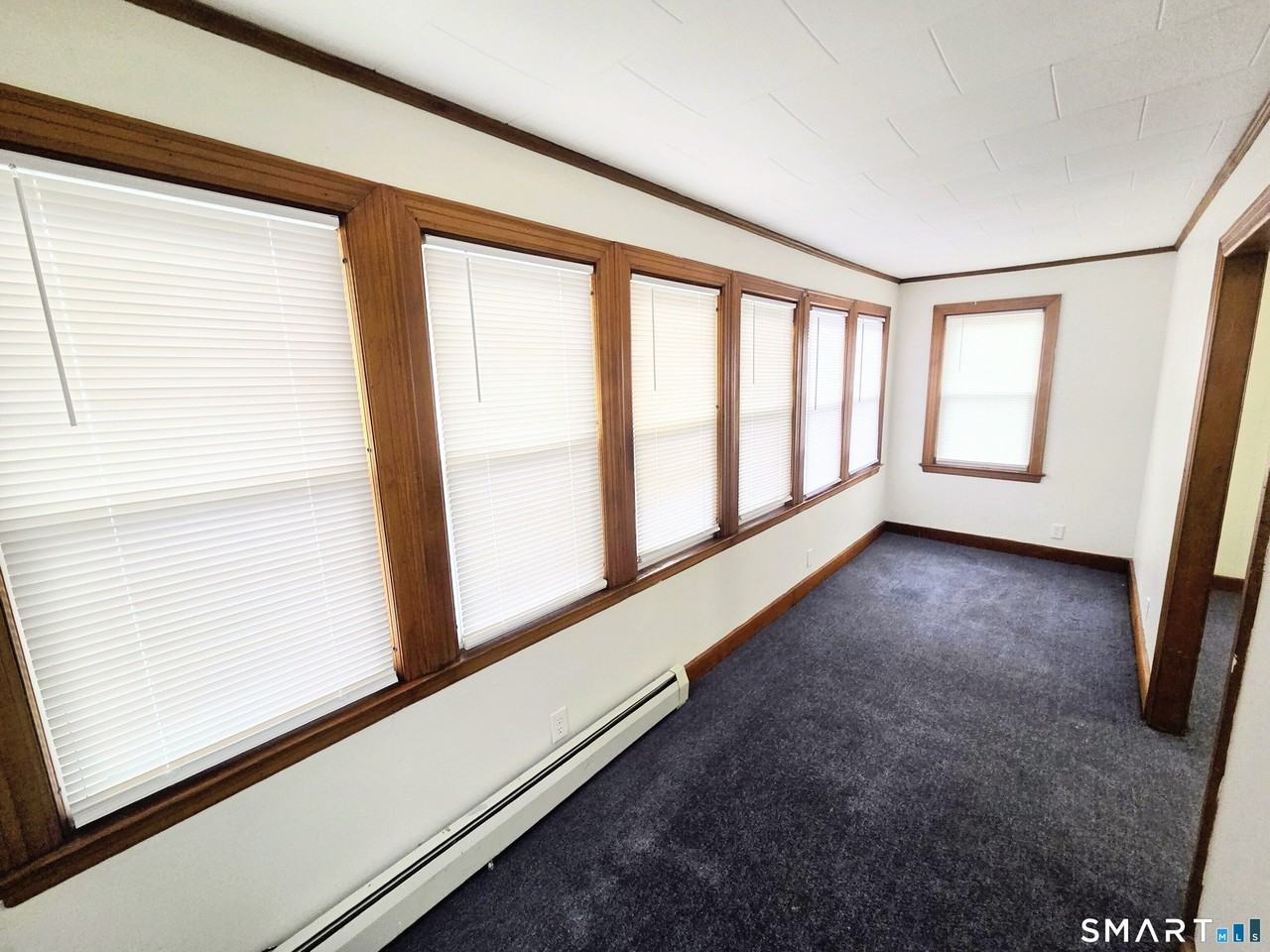 387 Putnam Pike - Photo 4 of 17