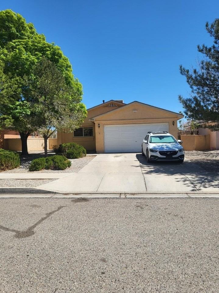 3008 Laurel Meadows Dr Ne - Photo 2 of 33