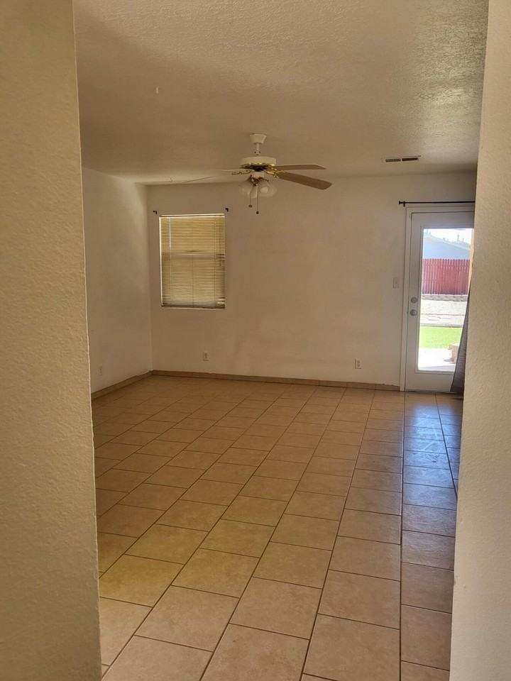 3008 Laurel Meadows Dr Ne - Photo 7 of 33