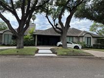 2300 Se Greenbriar Sq - Photo 1 of 1