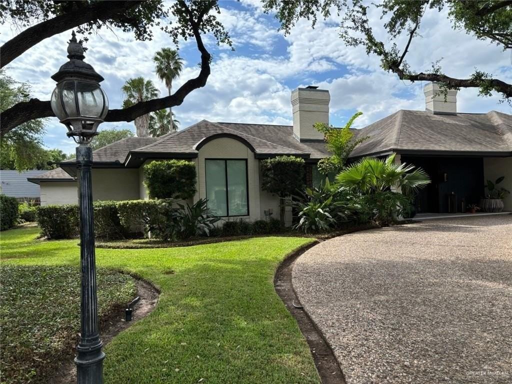 2300 Se Greenbriar Sq - Photo 2 of 11