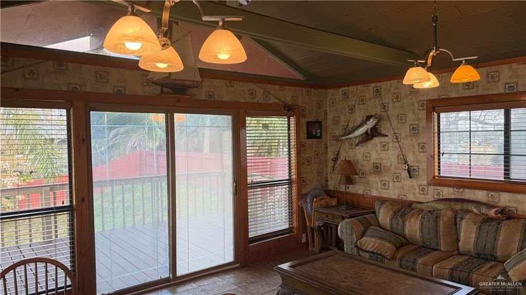 8504 Lago Vista Dr - Photo 4 of 25