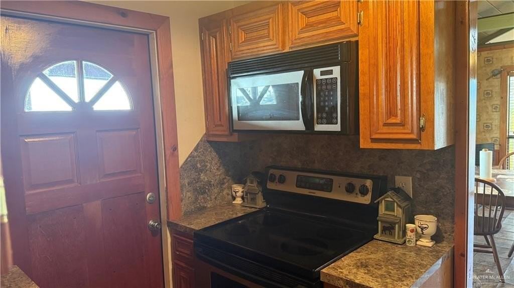 8504 Lago Vista Dr - Photo 6 of 25