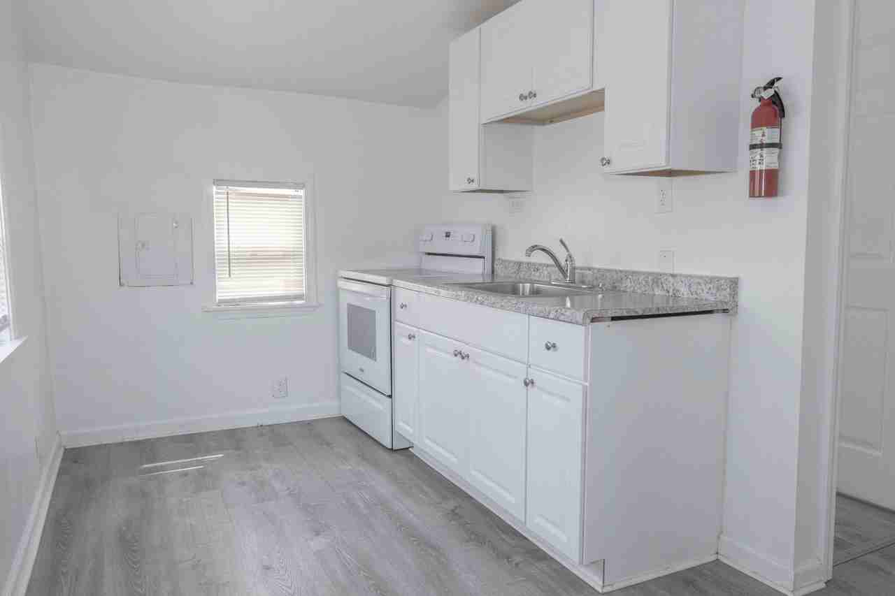 125 Bell St Unit B - Photo 3 of 13