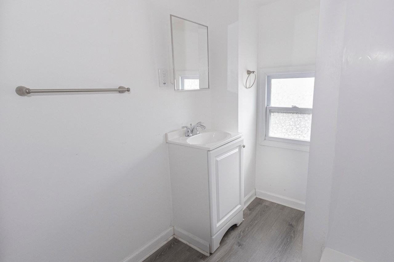 125 Bell St Unit B - Photo 5 of 13