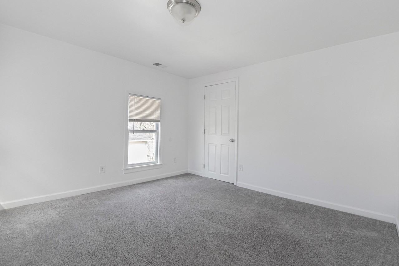 125 Bell St Unit B - Photo 7 of 13