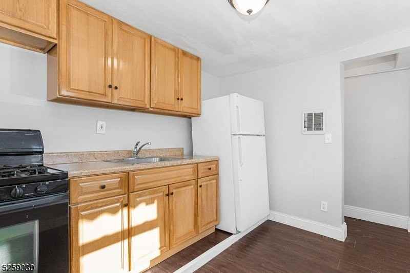 503 12th Ave #505 - Photo 3 of 15