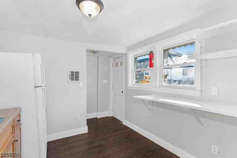 503 12th Ave #505 - Photo 5 of 15