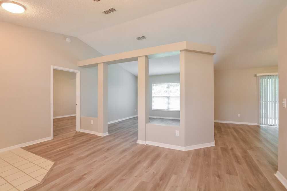 4015 Eagle Feather Dr - Photo 5 of 16