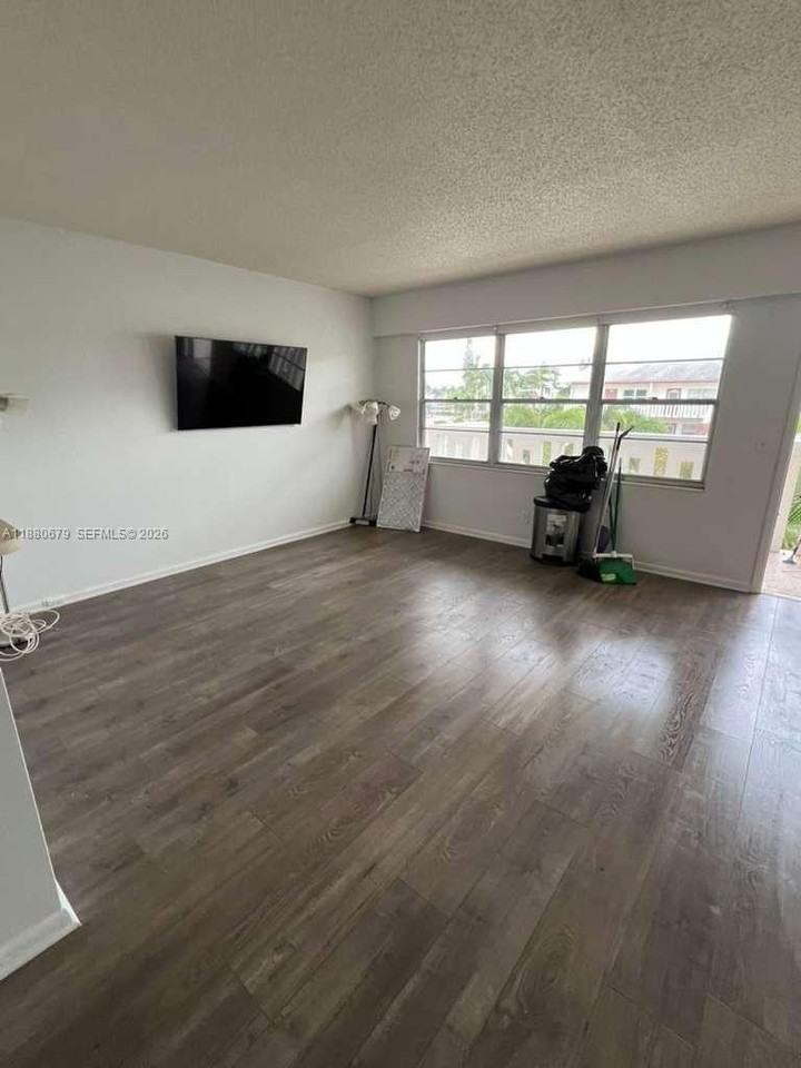 82 Fanshaw B #82 - Photo 5 of 7