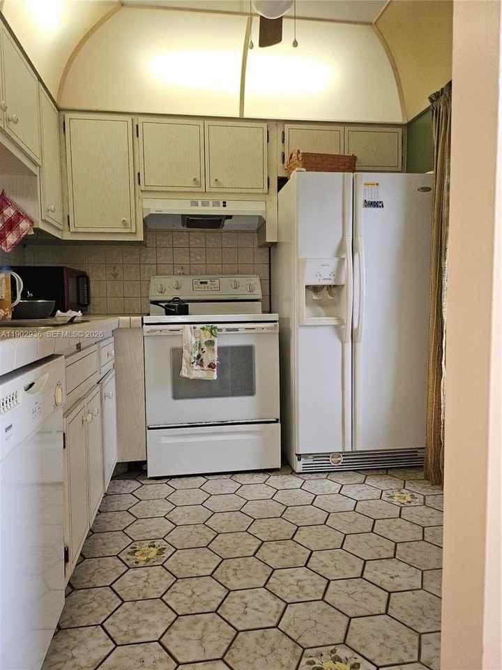 5121 W Oakland Park Blvd #211 - Photo 2 of 19