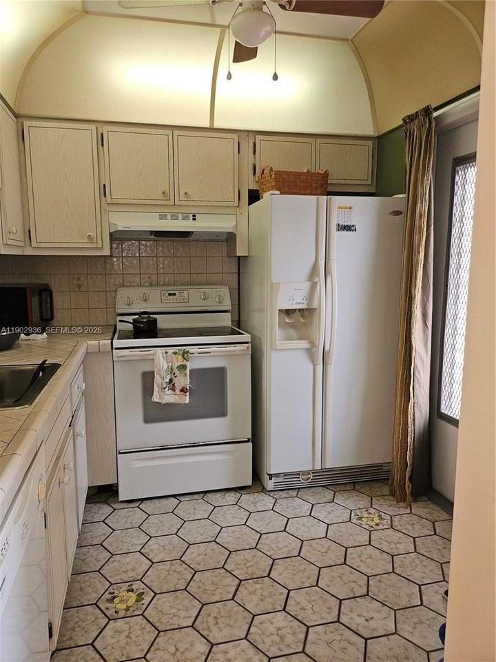 5121 W Oakland Park Blvd #211 - Photo 3 of 19