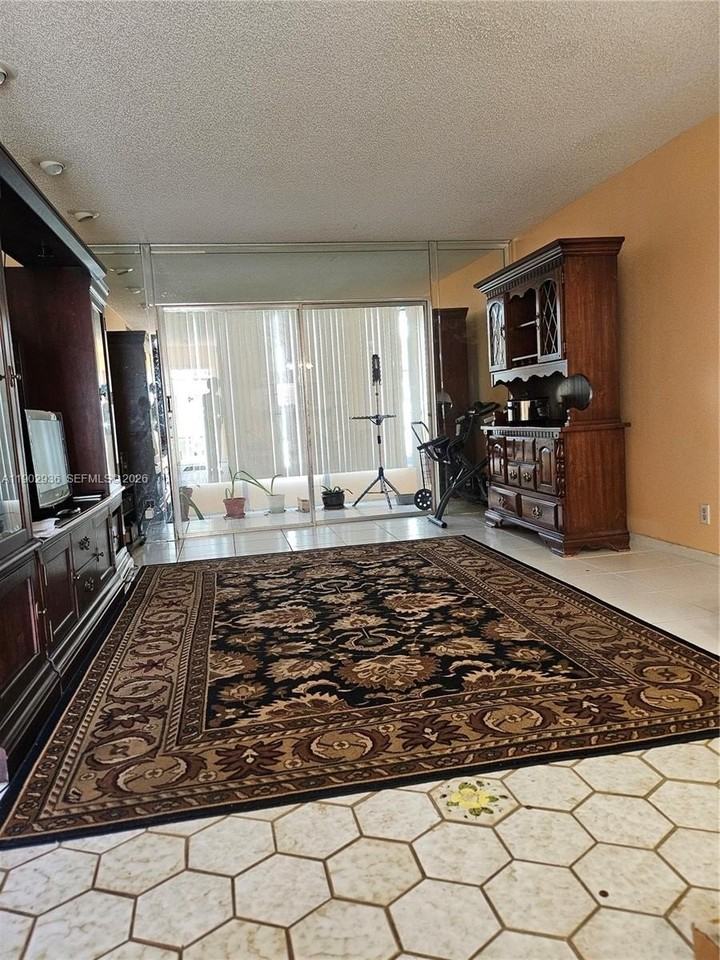 5121 W Oakland Park Blvd #211 - Photo 5 of 19