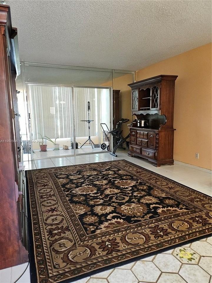 5121 W Oakland Park Blvd #211 - Photo 6 of 19