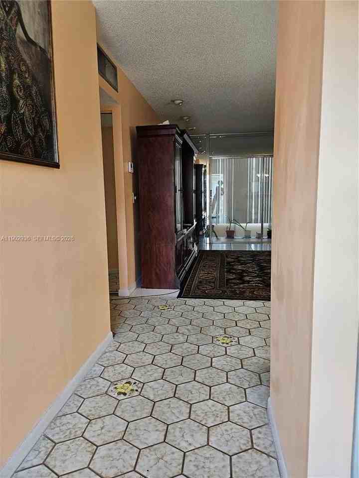 5121 W Oakland Park Blvd #211 - Photo 7 of 19