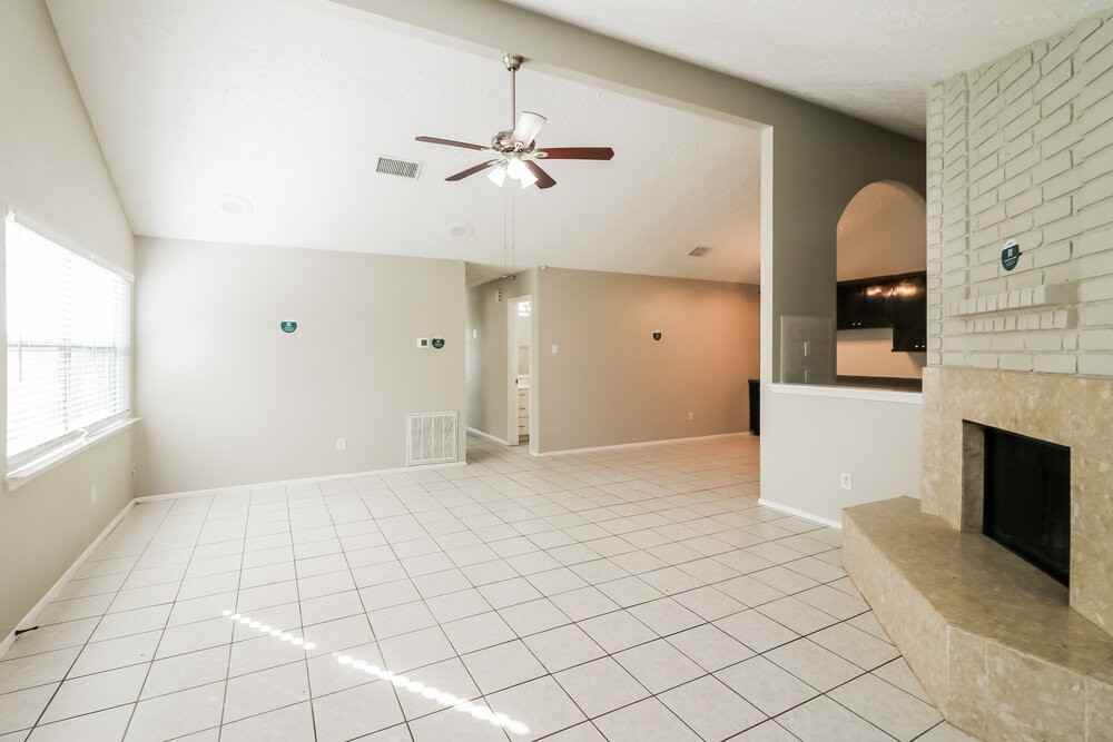 7105 Haven Creek Dr - Photo 5 of 16