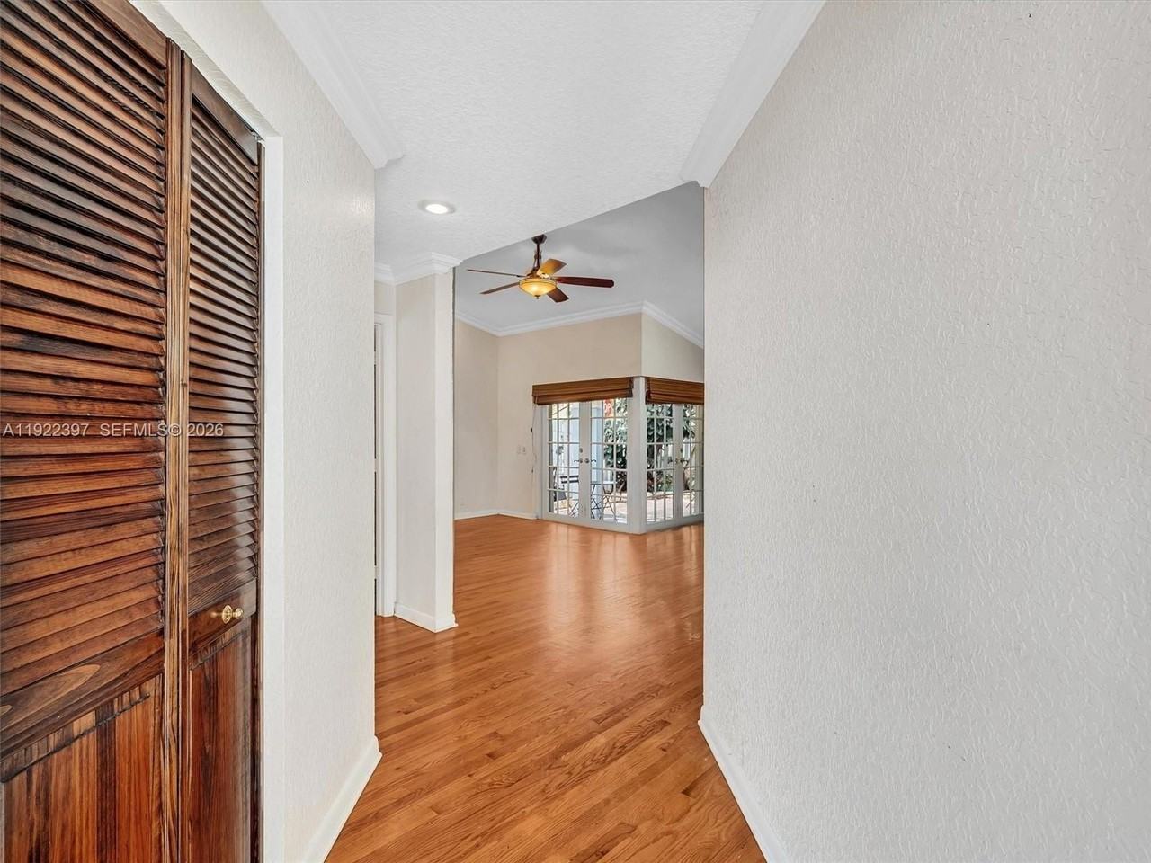 1361 Cottonwood Cir - Photo 4 of 42