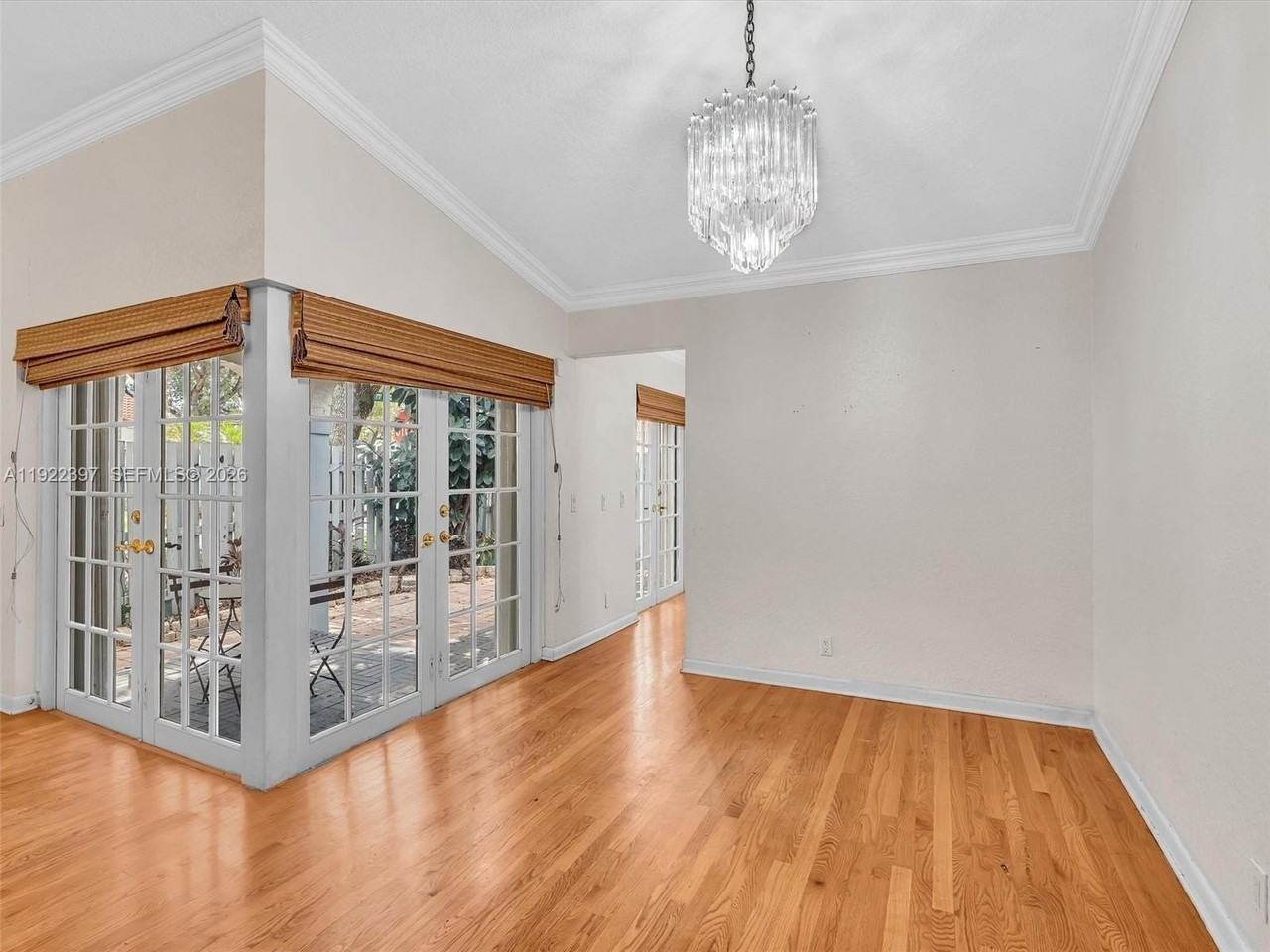 1361 Cottonwood Cir - Photo 6 of 42